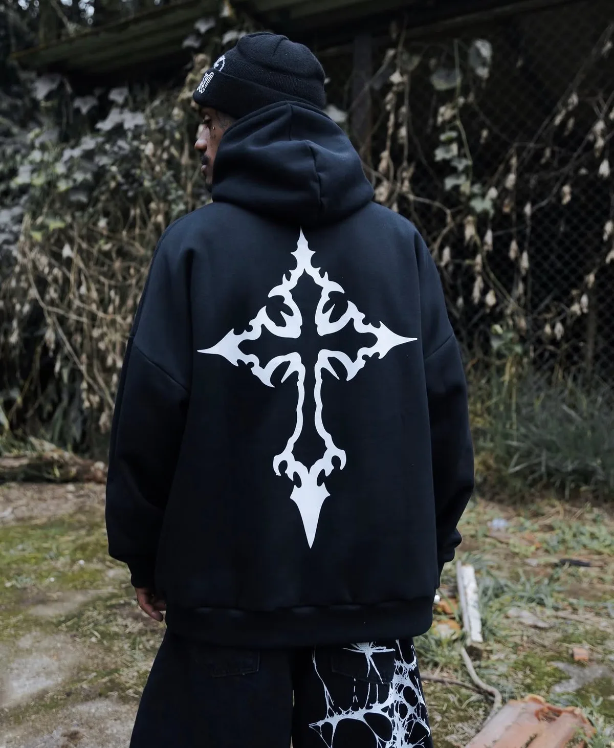 Moletom da cruz gótica preto
